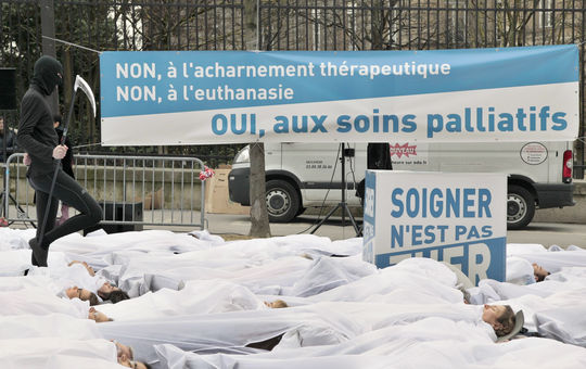 Une manifestation en faveur des soins palliatifs  Paris en janvier 2011.