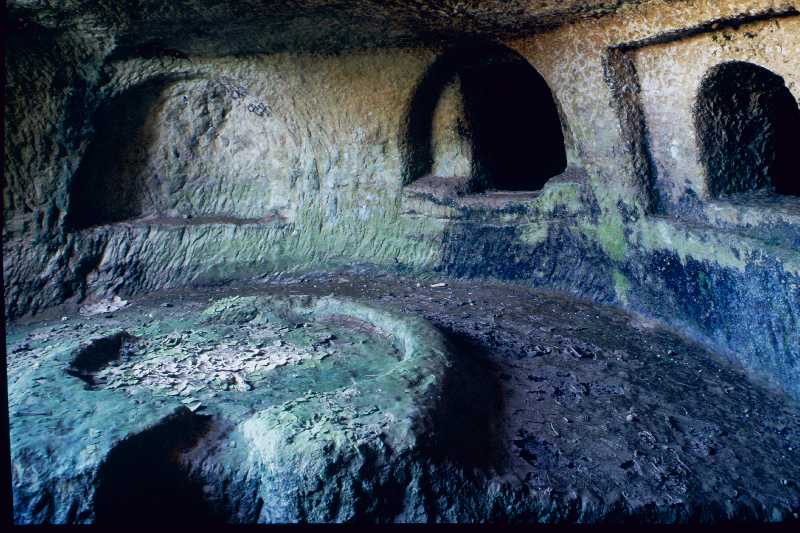 http://prilep.club.fr/galerie2/cata/catacombes706.jpg