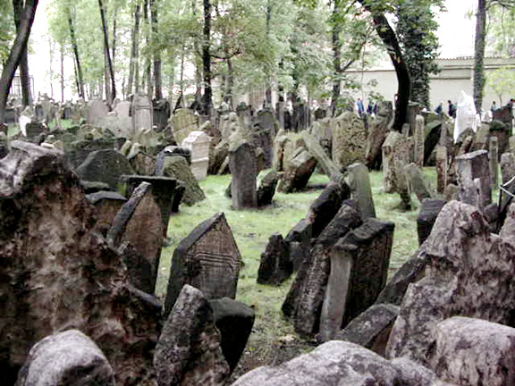 http://www.scrapbookpages.com/CzechRepublic/JosefovPhotos/Cemetery5.jpg